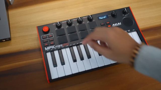 Akai MPK Mini PLAY mk3 Review + Sound Demo смотреть онлайн
