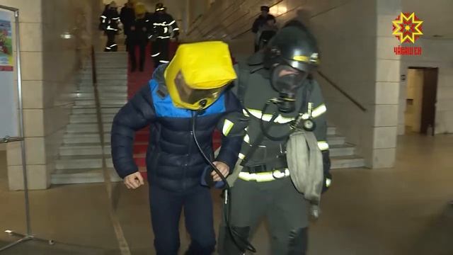 Пожарно-тактические учения в здании театра\ В Чебоксарах горел столб опоры освещения смотреть онлайн