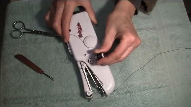 How to Use the Singer Handy Stitch - Part 3B смотреть онлайн