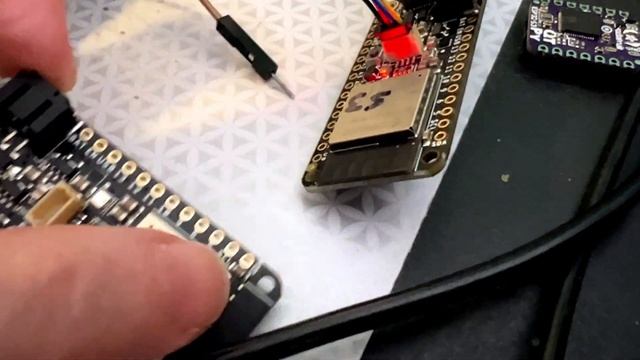 ESP32-S3 Feather (redux) смотреть онлайн