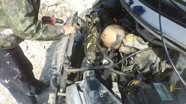 Замена радиатора на Volkswagen Transporter T4 | для начинающих