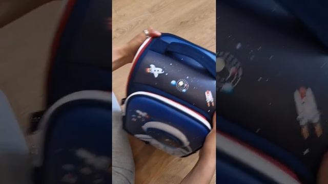Школьный рюкзак с ортопедической спинкой для мальчика первоклассника, супер легкий (650гр), космос смотреть онлайн