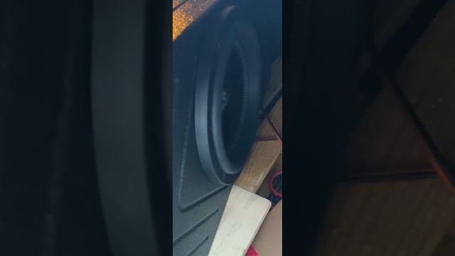 12 inch Nemesis audio V3 600 RMS 2 ohms on a skar 800 RMS 1 ohms Super Bass Box смотреть онлайн