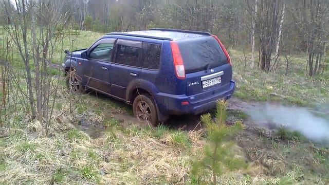 Nissan Т-30 и Т-31 по грязи смотреть онлайн