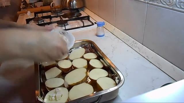 Супер вкусная. Картошка с салом запеченная в духовке. смотреть онлайн