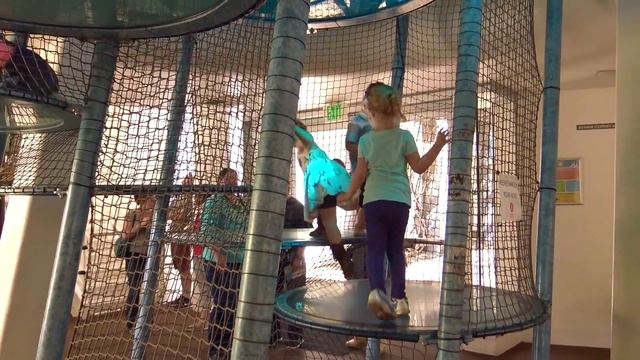 Детский музей естественных наук в США Kidspace Museum Pasadena смотреть онлайн