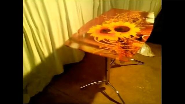 Стеклянный стол смотреть онлайн