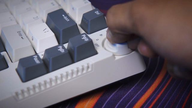 A Royal Desk Experience - Royal Kludge H81 | Aqua Control Plus - Mechanical Keyboard & Mouse Pad смотреть онлайн