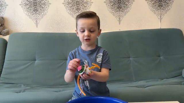 Нікіта робить огляд на infinity nado , арена , бейблейд , розпакупання смотреть онлайн