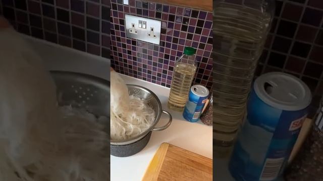 Рисовая лапша с курицей смотреть онлайн