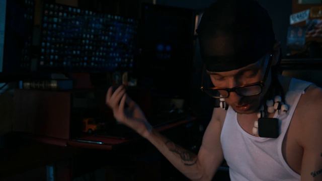 ЧИП под кожей вместо ключей для Теслы смотреть онлайн