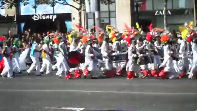 Carnaval tropical 2011 sur les champs elysees смотреть онлайн
