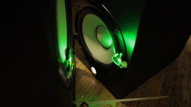 DIY laser projector with speakers and mirrors смотреть онлайн