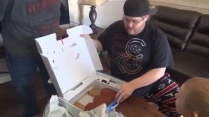 Дед, разбивший игровую приставку внука, дарит ему подарок