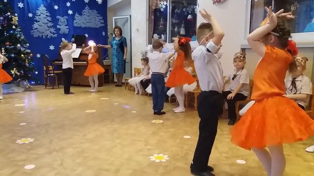 Танец "Зайчата и Лисята" сл. О. Александровой, муз. Л. Быкадоровой Движения - Дружинина Т. В. смотреть онлайн