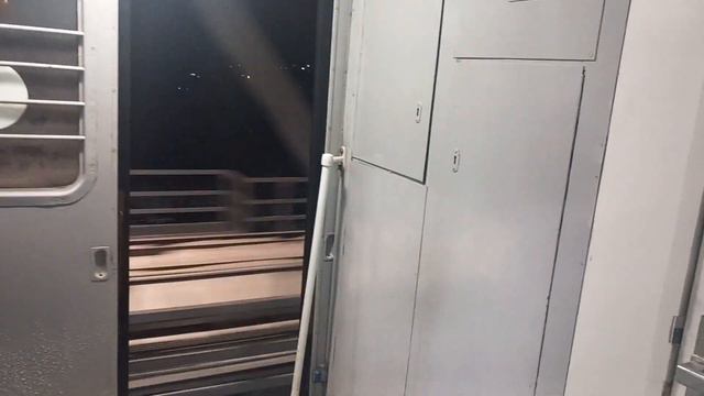 электропоезд эд4м-0062 со сломаннымм дверьми проезжает мост через р. ока смотреть онлайн
