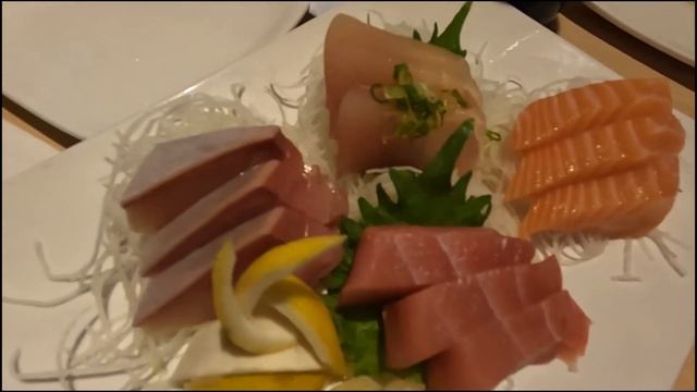 20 лет не виделись и пошли в японский ресторанчик - а там уже ...