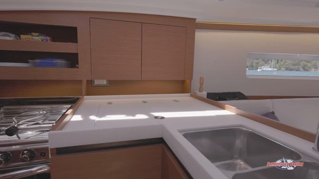 Jeanneau Sun Odyssey 380 смотреть онлайн