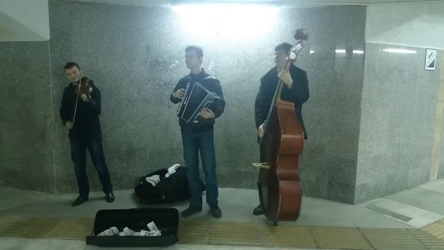 Музыканты в переходе смотреть онлайн
