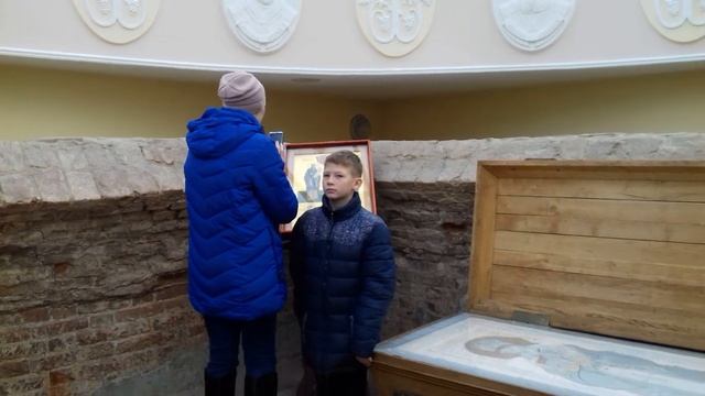 С кпестником в Пещерке святителя Иоасафа смотреть онлайн