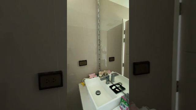 One Tower Condo. Паттайя. Пратамнак смотреть онлайн