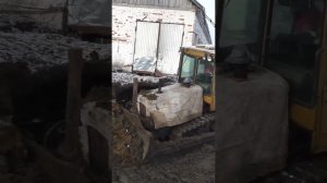 ДТ 75 до кабины в говне!