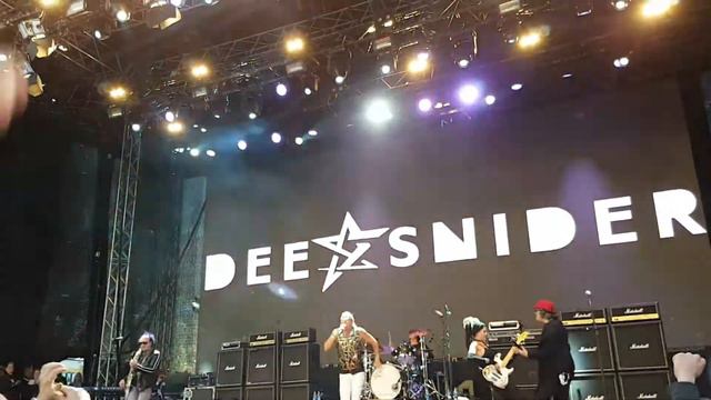 Dee Snider - More Cowbell! - We're not gonna take anymooooore - 2017-06-01 21:52:48 - U Rock - Umeå смотреть онлайн