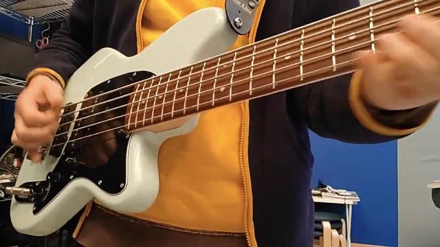 Bass Palm mute slap Ibanez TMB35 Short scale 5strings bass смотреть онлайн