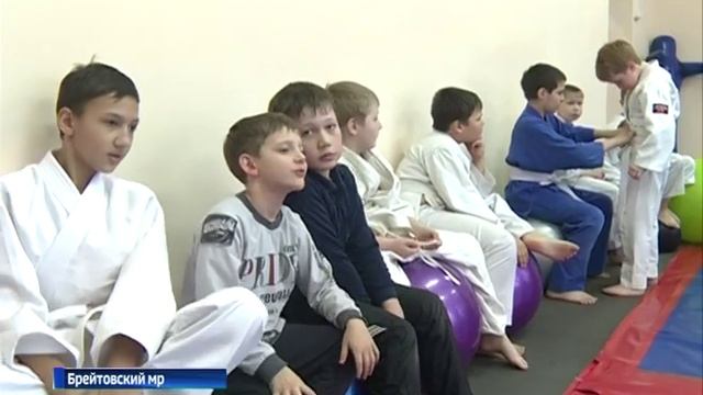 В Брейтово открылся обновленный зал для занятий боевыми искусствами смотреть онлайн