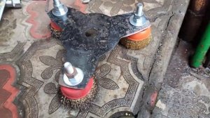 Чистим тротуарную плитку тримером