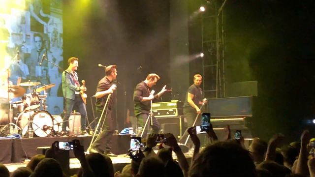 The Baseballs - Umbrella (Moscow 2018) смотреть онлайн