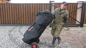 Загрузка шкуру лодки в машину
