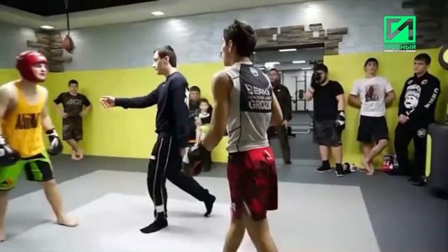 Старший сын Главы ЧР Ахмад Кадыров показал высокий уровень в Боксе смотреть онлайн