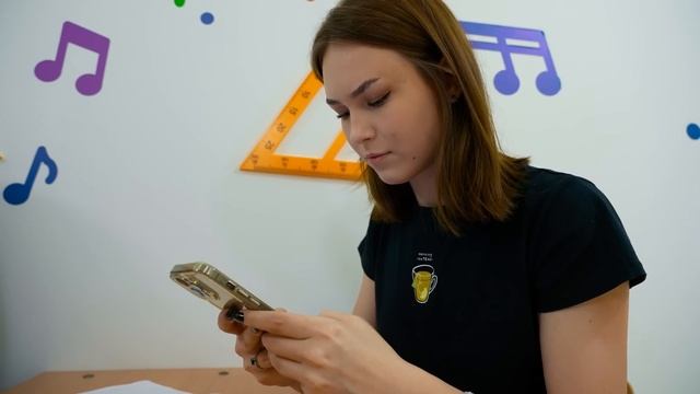 МАША ДУМАЛА, ЧТО ОБ ЭТОМ ПОЦЕЛУЕ НИКТО НЕ УЗНАЕТ! НО… смотреть онлайн