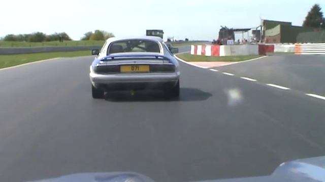 Jaguar XJS crash at Snetterton 300. 2011 смотреть онлайн