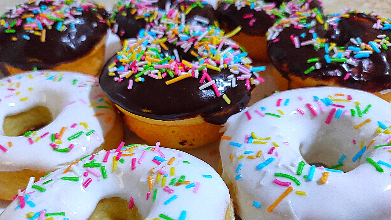 ПОНЧИКИ ПОКРЫТЫЕ ГЛАЗУРЬЮ🍩Ольгины Рецепты. смотреть онлайн