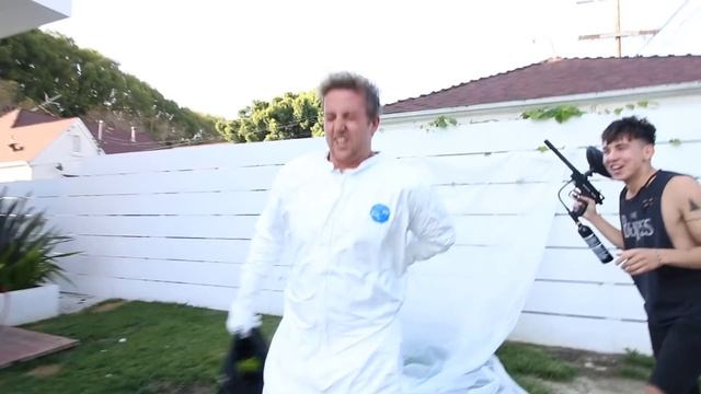 ROOMMATE SPIN THE BOTTLE!! (PAINTBALL EDITION) смотреть онлайн
