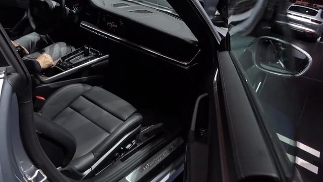 PORSCHE 911 Carrera 4S 2019 (992) - first look exterior & interior смотреть онлайн