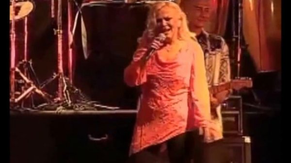 Mississipi (Golden Memories Tour Fiji) - Toni Wille (Feat. the voice of Pussycat)