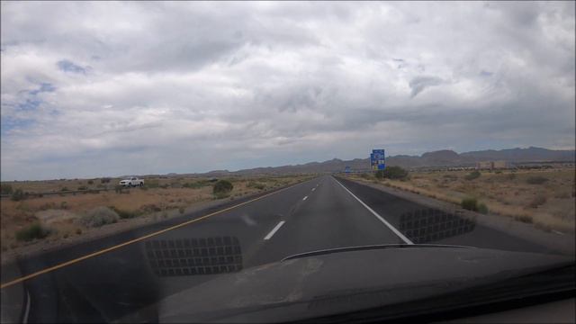 ГОРИТ МАШИНА . ДОРОГА В ШТАТ НЕВАДА. смотреть онлайн