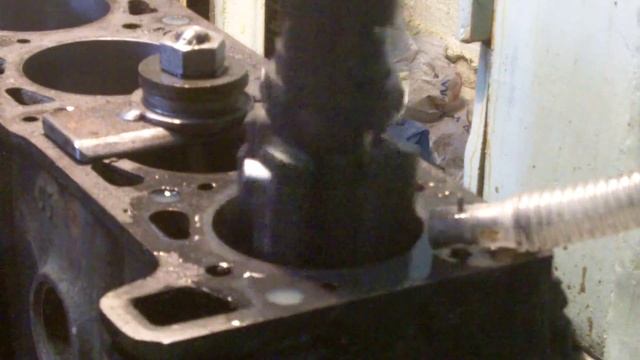 Хонинговальный станок - хонинг цилиндров двигателя смотреть онлайн