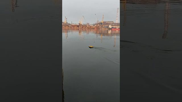 караблик D13 на 12 вольт испытания с разными винтами.И доп.. трубками. смотреть онлайн