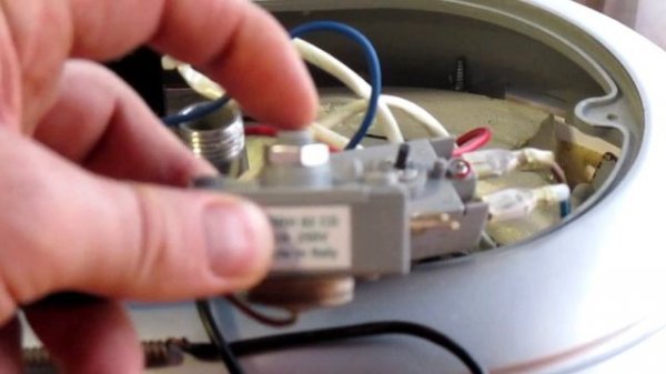 Почему не работает  водонагреватель Termex?Электронное табло не включается.