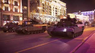 Техника Уралвагонзавода на репетиции Парада Победы 2019 06.05.2019 смотреть онлайн
