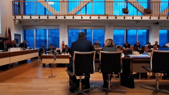 Bulj i Sanader burno na Županijskoj skupštini смотреть онлайн