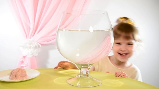 Как сделать бурлящие бомбочки для ванны с сюрпризами I Эксперимент I Milana How to make bath bombs смотреть онлайн