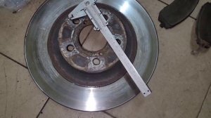 Субару Аутбэк 2.5 (SUBARU OUTBACK) замена передних тормозных колодок и дисков. Главное ВОВРЕМЯ!