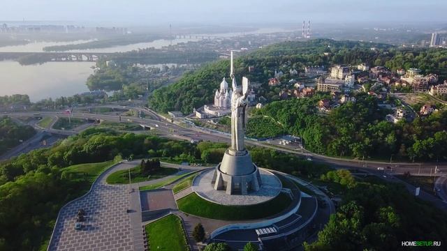 Скульптура монумент Родина-мать - Киев. Памятник на правом берегу Днепра в Киеве. Киев с дрона в 4К смотреть онлайн