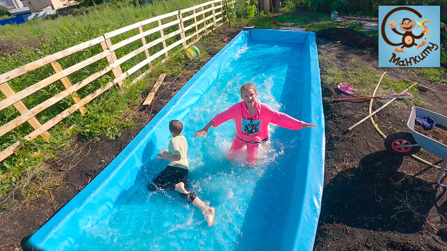 Диана и Даня строят бассейн своими руками. Манкиту смотреть онлайн