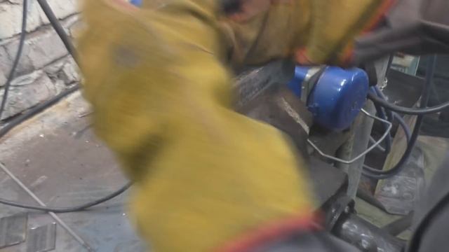 Как правильно приварить петли? Легкий совет для новичка. смотреть онлайн